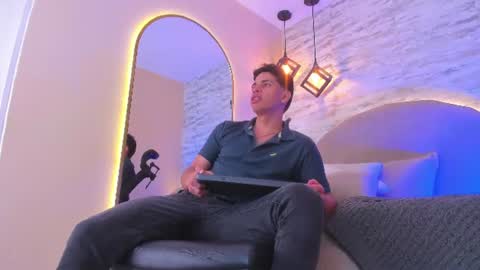 Snapshot of benjamin_more chatting on 28, 7, 2026 BENJAMIN online show from 28, 7, 2026