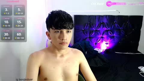 Snapshot of benji_hoter chatting on 2, 11, 2025 Benji Hoter online show from 2, 11, 2025