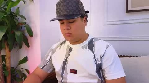 bennett_alejoo online show from 24, 3, 2026