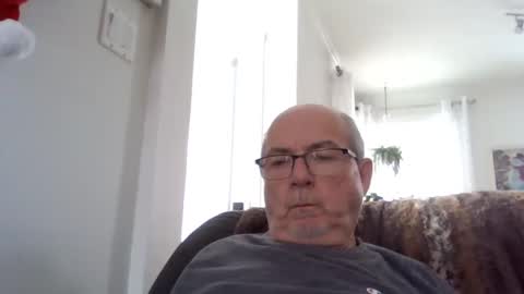 Snapshot of bernard1102 chatting on 2, 12, 2024 bernard1102 online show from 2, 12, 2024