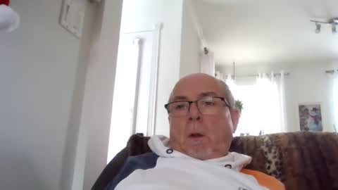 Snapshot of bernard1102 chatting on 4, 12, 2024 bernard1102 online show from 4, 12, 2024
