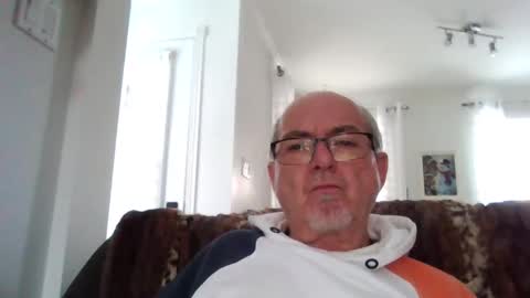 Snapshot of bernard1102 chatting on 13, 12, 2024 bernard1102 online show from 13, 12, 2024