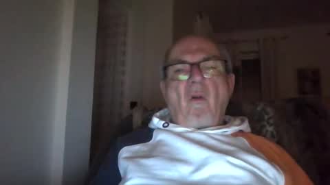 Snapshot of bernard1102 chatting on 1, 1, 2025 bernard1102 online show from 1, 1, 2025