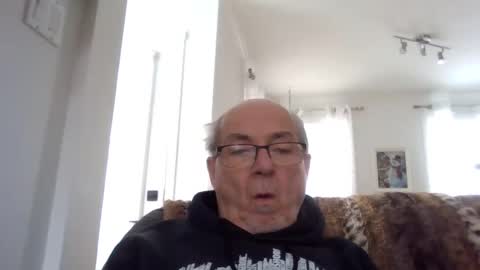 Snapshot of bernard1102 chatting on 6, 1, 2025 bernard1102 online show from 6, 1, 2025