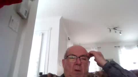 Snapshot of bernard1102 chatting on 12, 1, 2025 bernard1102 online show from 12, 1, 2025