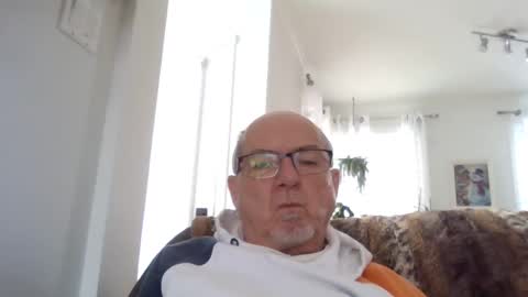 Snapshot of bernard1102 chatting on 14, 1, 2025 bernard1102 online show from 14, 1, 2025