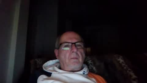 Snapshot of bernard1102 chatting on 28, 1, 2025 bernard1102 online show from 28, 1, 2025