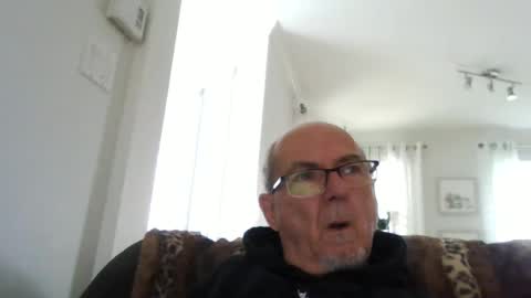 Snapshot of bernard1102 chatting on 14, 9, 2025 bernard1102 online show from 14, 9, 2025