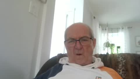 Snapshot of bernard1102 chatting on 27, 6, 2026 bernard1102 online show from 27, 6, 2026