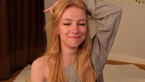 Snapshot of berrryjelly chatting on 13, 5, 2026 Hi Im NikaComing back online on Monday 3 online show from 13, 5, 2026