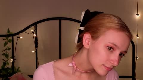 Snapshot of berrryjelly chatting on 15, 5, 2026 Hi Im NikaComing back online on Monday 3 online show from 15, 5, 2026