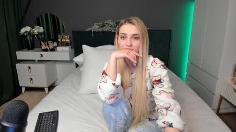 Amelia Ami Free Lovense control in pvt online show from 14, 12, 2024