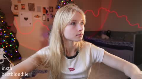 Snapshot of bestblondiiecb chatting on 20, 12, 2024 Chloe Next stream on Friday online show from 20, 12, 2024