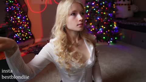 Snapshot of bestblondiiecb chatting on 23, 12, 2024 Chloe Next stream on Friday online show from 23, 12, 2024