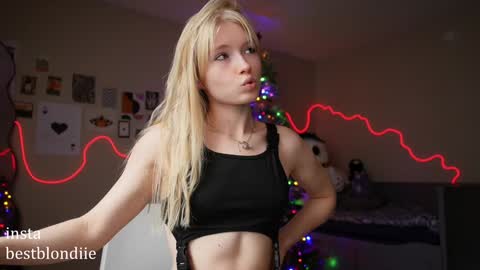 Snapshot of bestblondiiecb chatting on 29, 12, 2024 Chloe Next stream on Friday online show from 29, 12, 2024