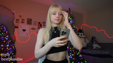 Snapshot of bestblondiiecb chatting on 4, 1, 2025 Chloe Next stream on Friday online show from 4, 1, 2025
