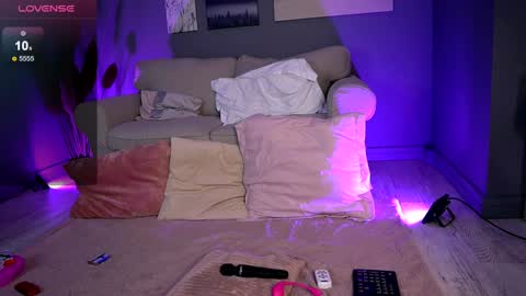 Snapshot of betsygonzale chatting on 5, 2, 2025 Betty online show from 5, 2, 2025