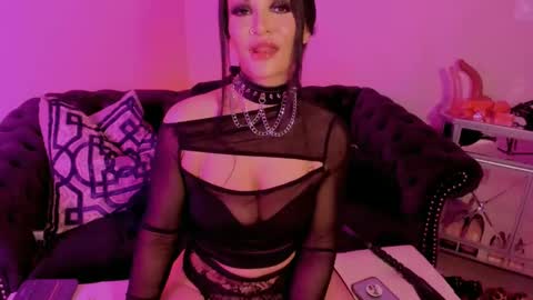Snapshot of bettybishop chatting on 14, 2, 2025 NatashaxoBangs online show from 14, 2, 2025