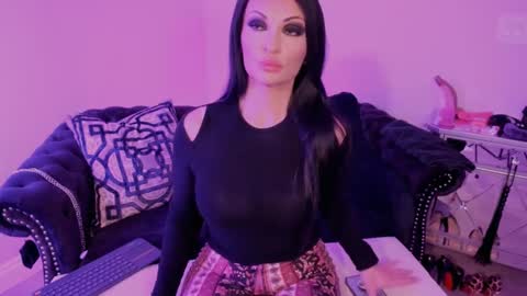 Snapshot of bettybishop chatting on 16, 2, 2025 NatashaxoBangs online show from 16, 2, 2025