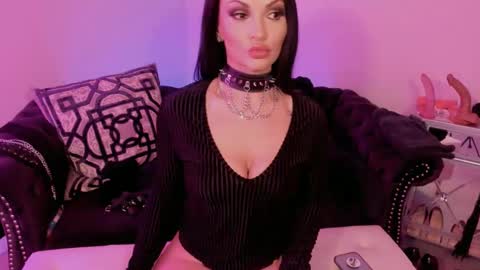 Snapshot of bettybishop chatting on 24, 2, 2025 NatashaxoBangs online show from 24, 2, 2025