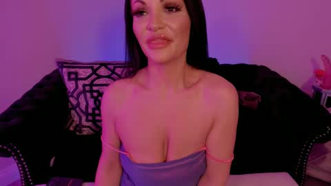 Snapshot of bettybishop chatting on 3, 3, 2025 NatashaxoBangs online show from 3, 3, 2025