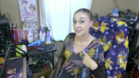 Snapshot of bettyofthedead chatting on 12, 9, 2025 Betty of the Dead online show from 12, 9, 2025