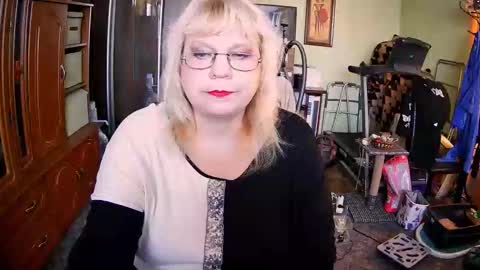 Snapshot of beverlyqcynia chatting on 4, 10, 2025 BeverlyQCynia online show from 4, 10, 2025