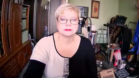 Snapshot of beverlyqcynia chatting on 5, 10, 2025 BeverlyQCynia online show from 5, 10, 2025