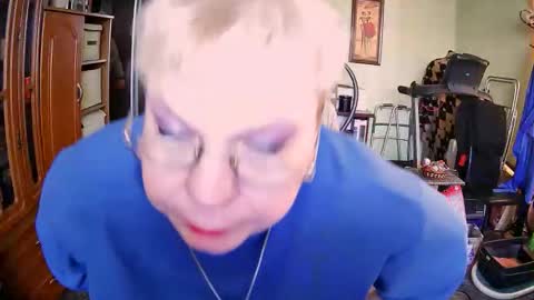 BeverlyQCynia online show from 13, 10, 2025