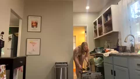 Ellie  online show from 11, 10, 2025