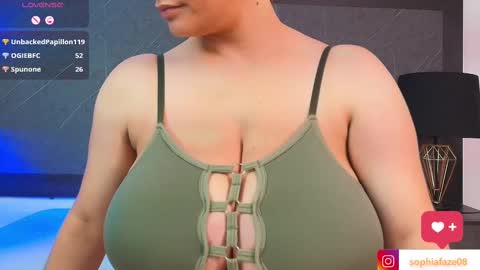 Snapshot of big_tits_in_your_face chatting on 26, 2, 2025 Tell me Sophia online show from 26, 2, 2025