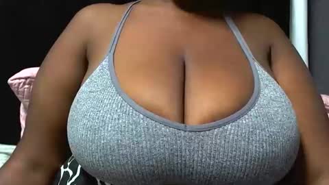 Snapshot of bigboobsbitchx chatting on 20, 5, 2026 bigboobsbitchx online show from 20, 5, 2026