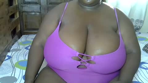 Snapshot of bigchocotities chatting on 1, 2, 2025 bigchocotities online show from 1, 2, 2025