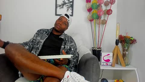 sexy muscle online show from 30, 12, 2024