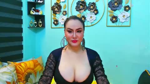 Snapshot of bigcocknloadstits chatting on 5, 3, 2025 Flirty Sofia online show from 5, 3, 2025