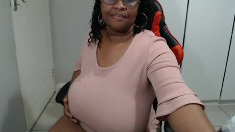 Snapshot of bigtitshornygirlxxx chatting on 1, 7, 2026 Lona online show from 1, 7, 2026