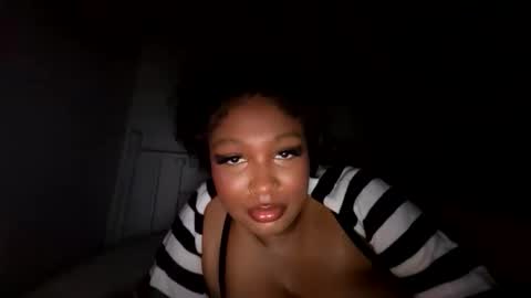 Snapshot of bigtittienyx chatting on 12, 11, 2025 bigtittienyx online show from 12, 11, 2025