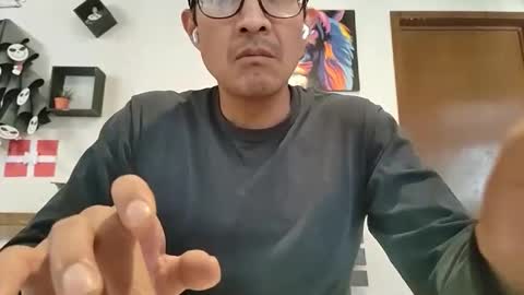 Snapshot of bisexmangenx chatting on 5, 4, 2026 Manu O online show from 5, 4, 2026