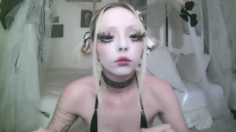 vampire fang  online show from 5, 4, 2026