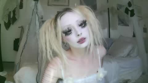 vampire fang  online show from 20, 4, 2026