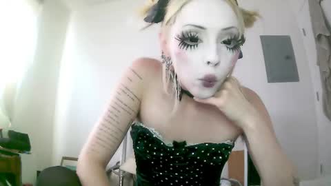 Snapshot of bl0odsyring3 chatting on 19, 6, 2026 vampire fang online show from 19, 6, 2026