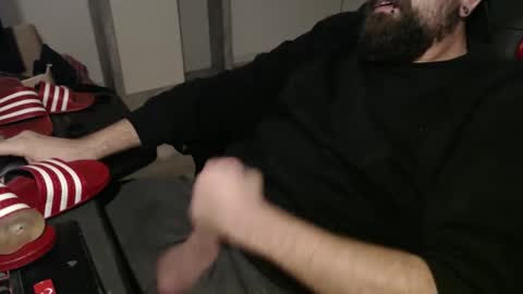 Snapshot of black_beard_slides chatting on 13, 10, 2025 black_beard_slides online show from 13, 10, 2025