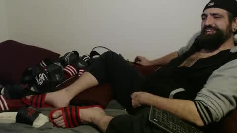 Snapshot of black_beard_slides chatting on 16, 11, 2025 black_beard_slides online show from 16, 11, 2025