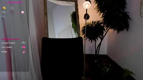 Snapshot of black_pant3r chatting on 2, 3, 2025 Mon Mon online show from 2, 3, 2025