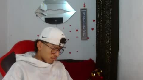 Snapshot of blackfox_desire chatting on 19, 5, 2026 mateo online show from 19, 5, 2026