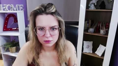 Z O E Y online show from 4, 12, 2025