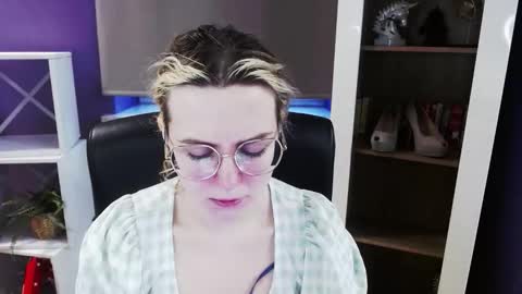 Z O E Y online show from 23, 3, 2026