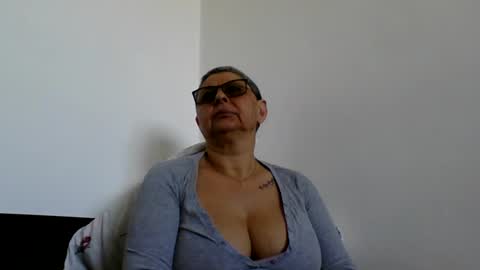 Snapshot of blackwidow05 chatting on 19, 4, 2026 Black Widow online show from 19, 4, 2026