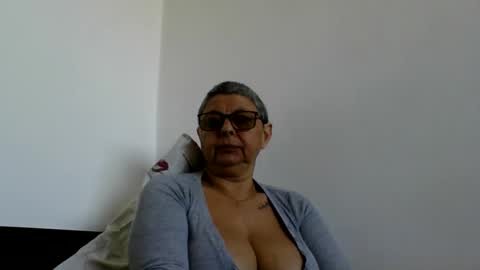 Snapshot of blackwidow05 chatting on 25, 4, 2026 Black Widow online show from 25, 4, 2026