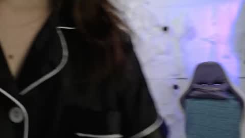   online show from 15, 10, 2025